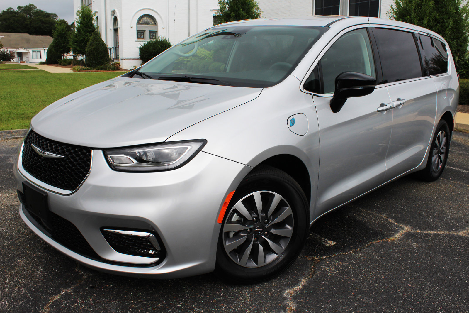 Used 2024 Chrysler Pacifica Select image 12