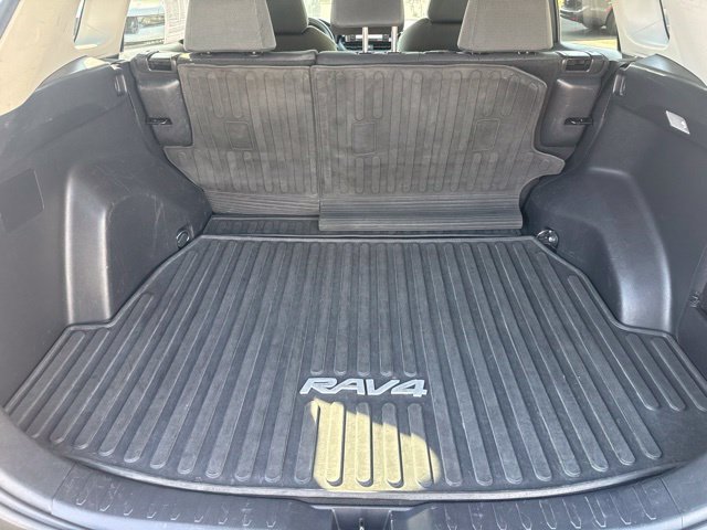 Used 2021 Toyota RAV4 XLE AWD/4WD image 24