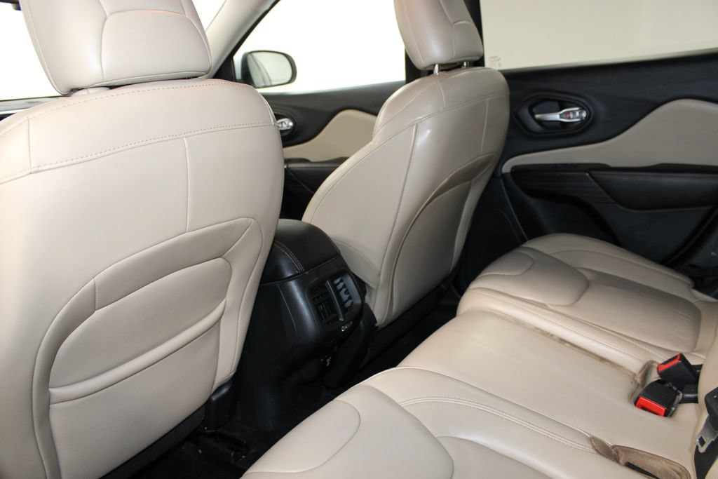 Used 2016 Jeep Cherokee Limited AWD/4WD image 19