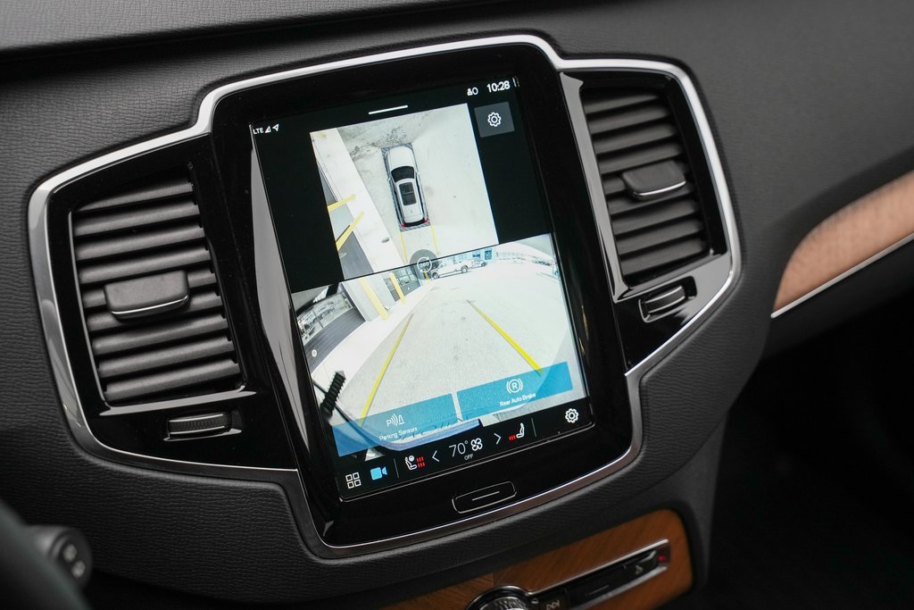 Used 2024 Volvo XC90 B6 Plus w/ Protection Package image 32