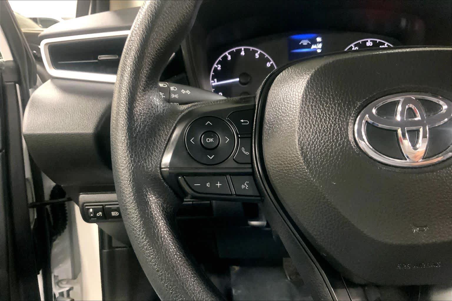 Used 2025 Toyota Corolla LE FWD image 24