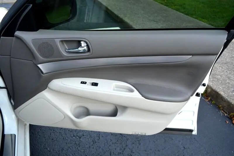 Used 2015 INFINITI Q40 w/ Moonroof Package image 17