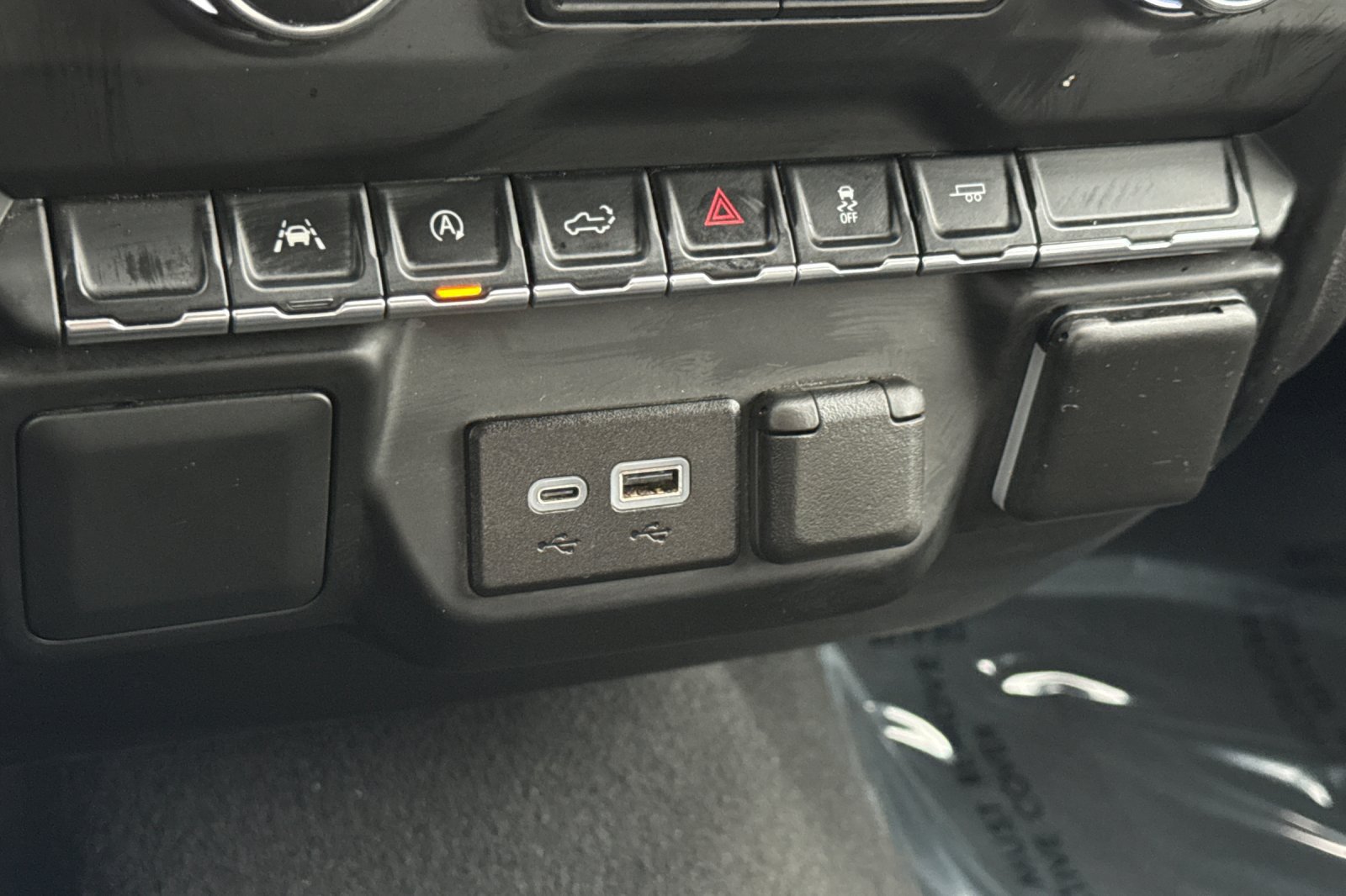 Used 2024 Chevrolet Silverado 1500 Custom w/ Turbomax Blackout Package RWD image 31