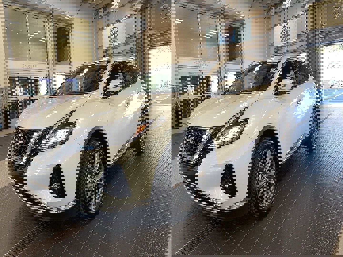 Used 2024 Nissan Murano Platinum w/ Cargo Package image 3