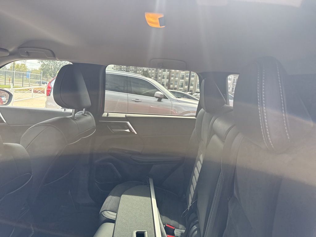 Used 2024 Mitsubishi Outlander SE image 15