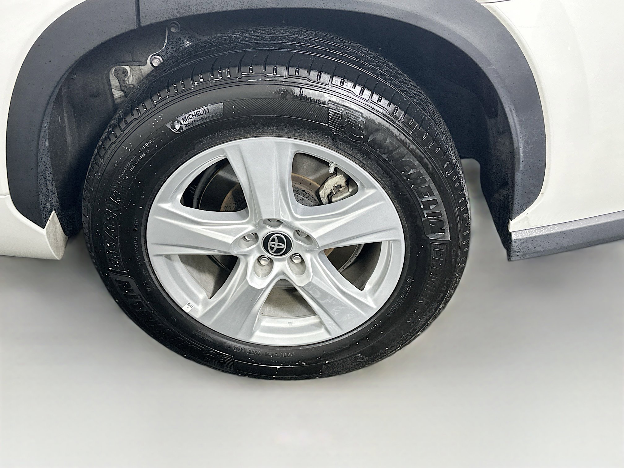 Used 2024 Toyota Highlander LE image 11