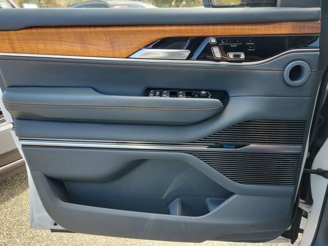 Used 2022 Jeep Grand Wagoneer Series III w/ Flexible Seating Group image 36