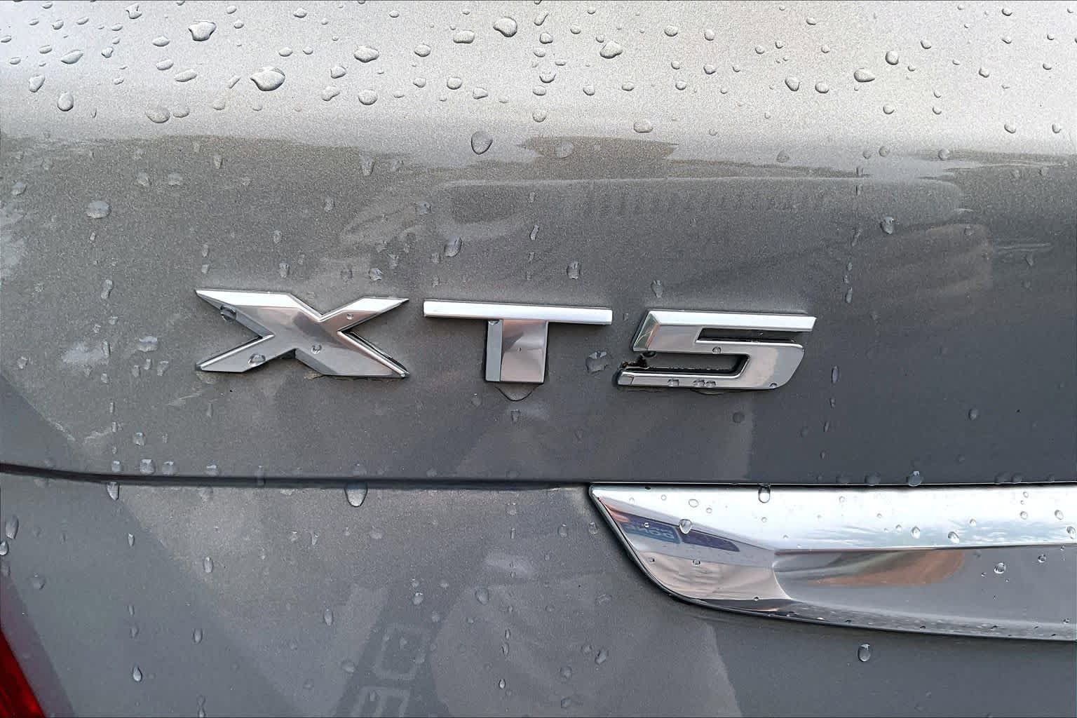 Used 2017 Cadillac XT5 Premium Luxury w/ LPO, Wheel Lock Package FWD image 10