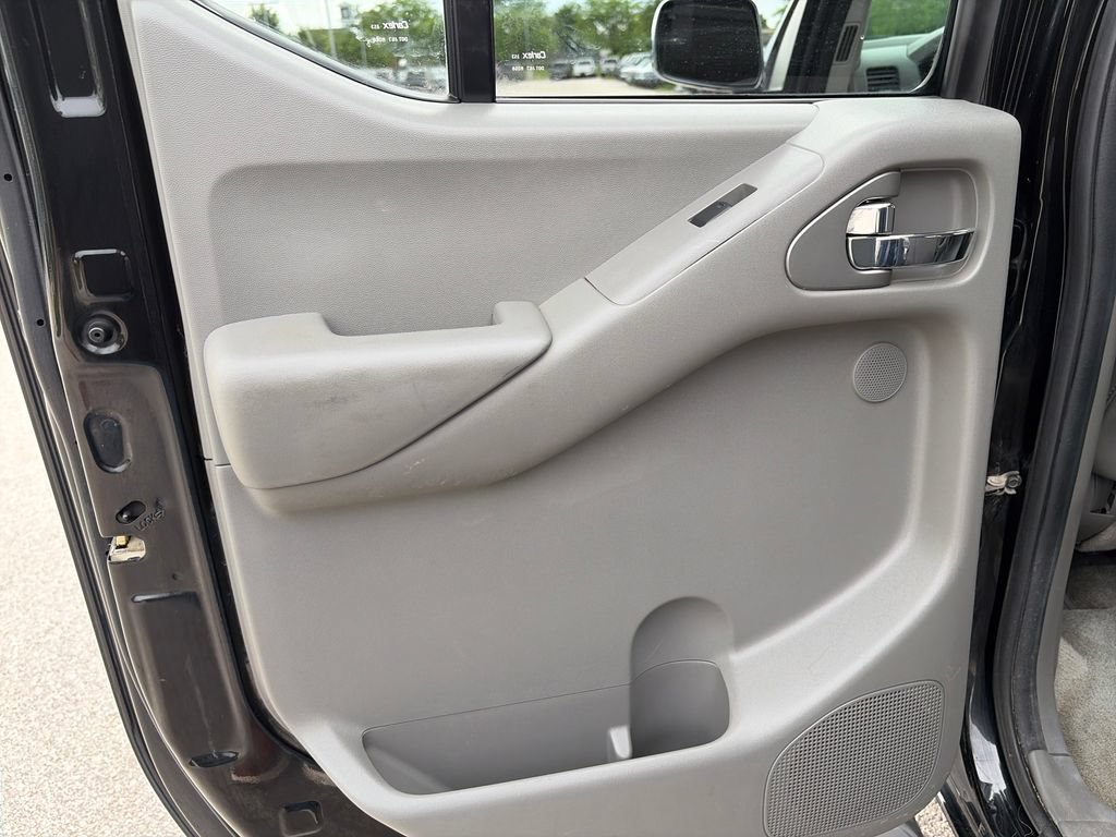 Used 2016 Nissan Frontier SL w/ Moonroof Package AWD/4WD image 27
