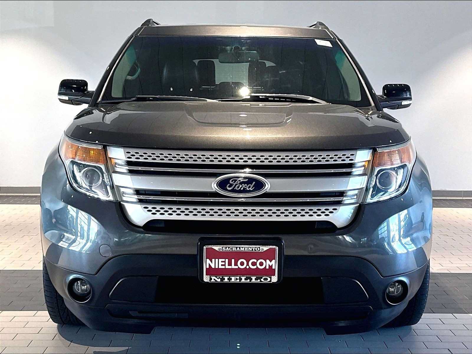 Used 2015 Ford Explorer XLT w/ Equipment Group 202A AWD/4WD image 13