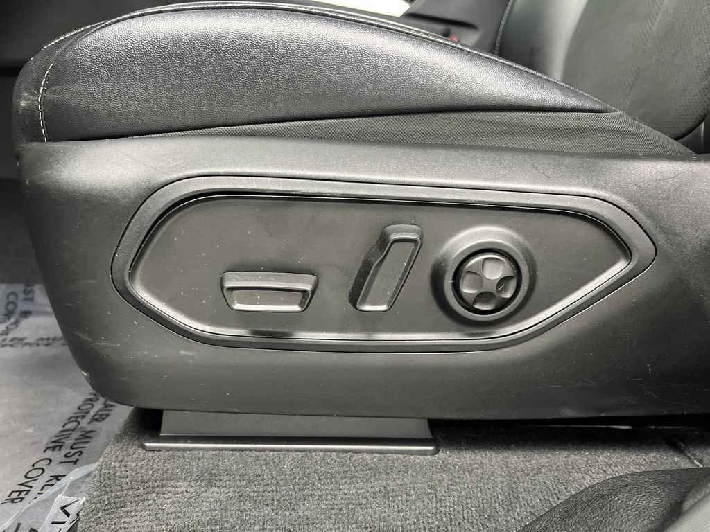 Used 2025 Jeep Grand Cherokee Altitude AWD/4WD image 13