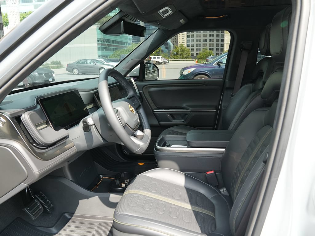 Used 2025 Rivian R1S Adventure Dual AWD/4WD image 15