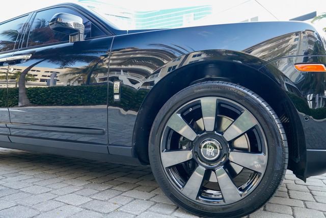 Used 2023 Rolls-Royce Cullinan w/ Cullinan Package image 36