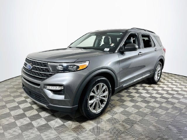 Used 2023 Ford Explorer XLT w/ Equipment Group 202A RWD image 7