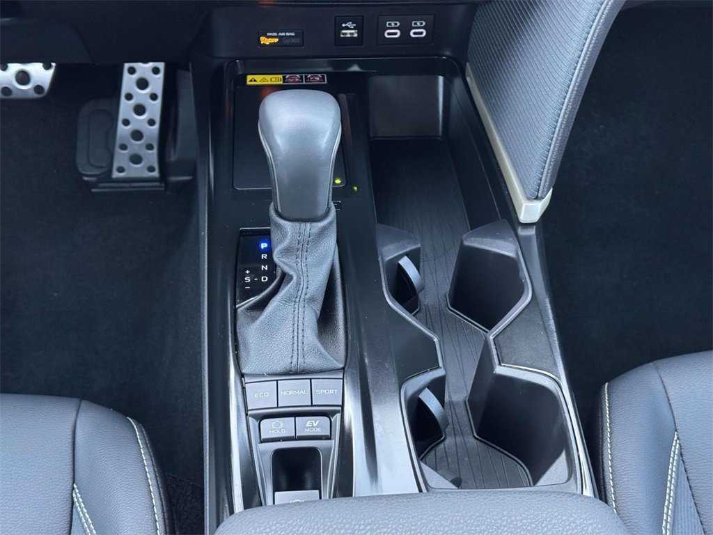 Used 2025 Toyota Camry SE image 6