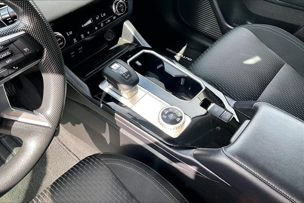 Used 2025 Mitsubishi Outlander ES AWD/4WD image 15