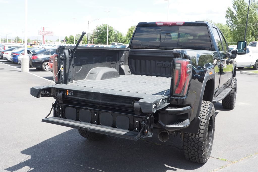Used 2025 GMC Sierra 3500 AT4 w/ AT4 Premium Plus Package AWD/4WD image 18