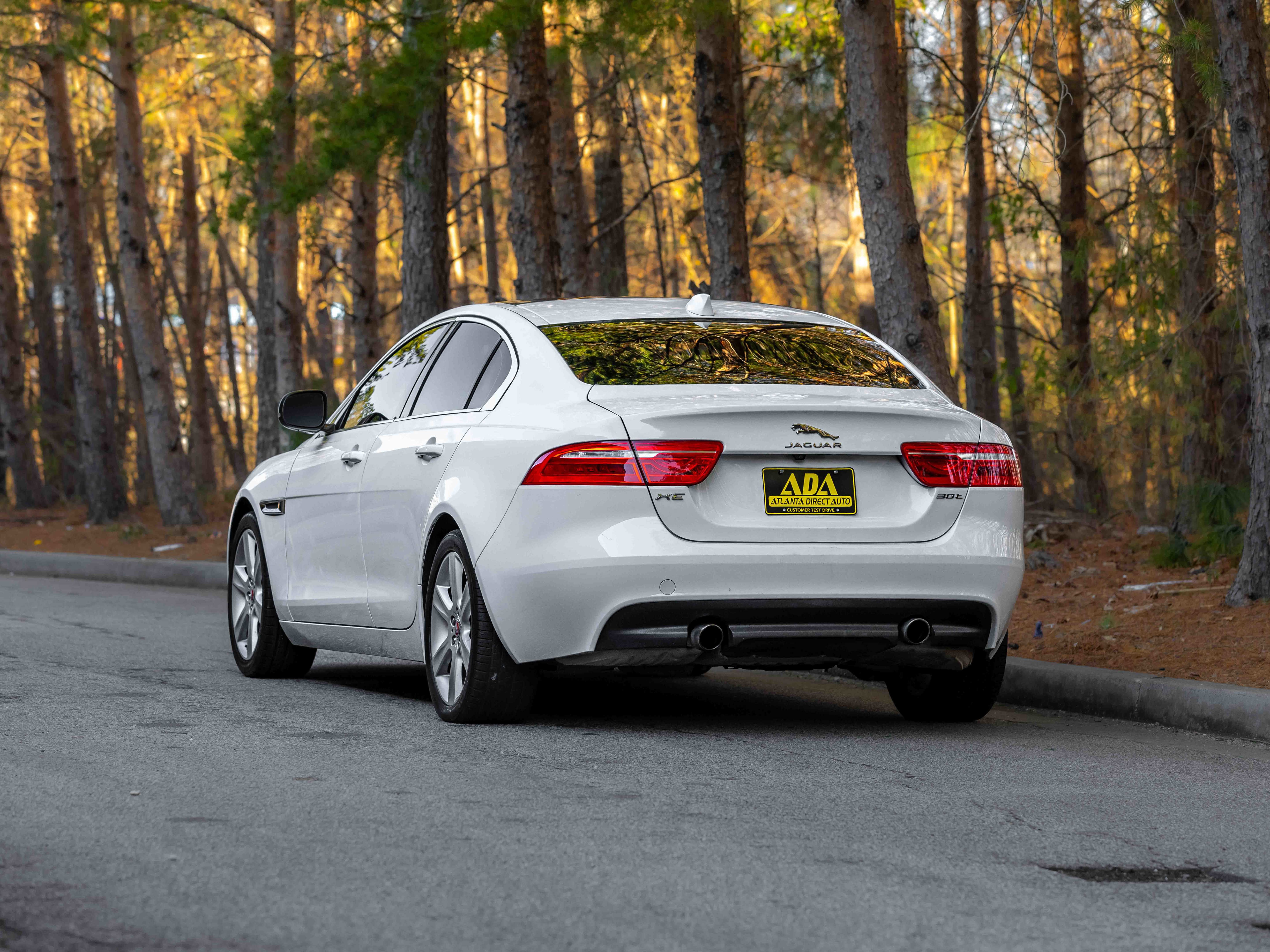 Used 2019 Jaguar XE Premium image 47
