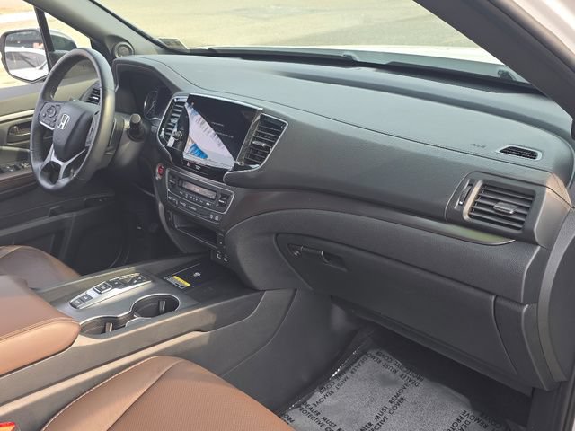 Certified 2025 Honda Passport EX-L image 11