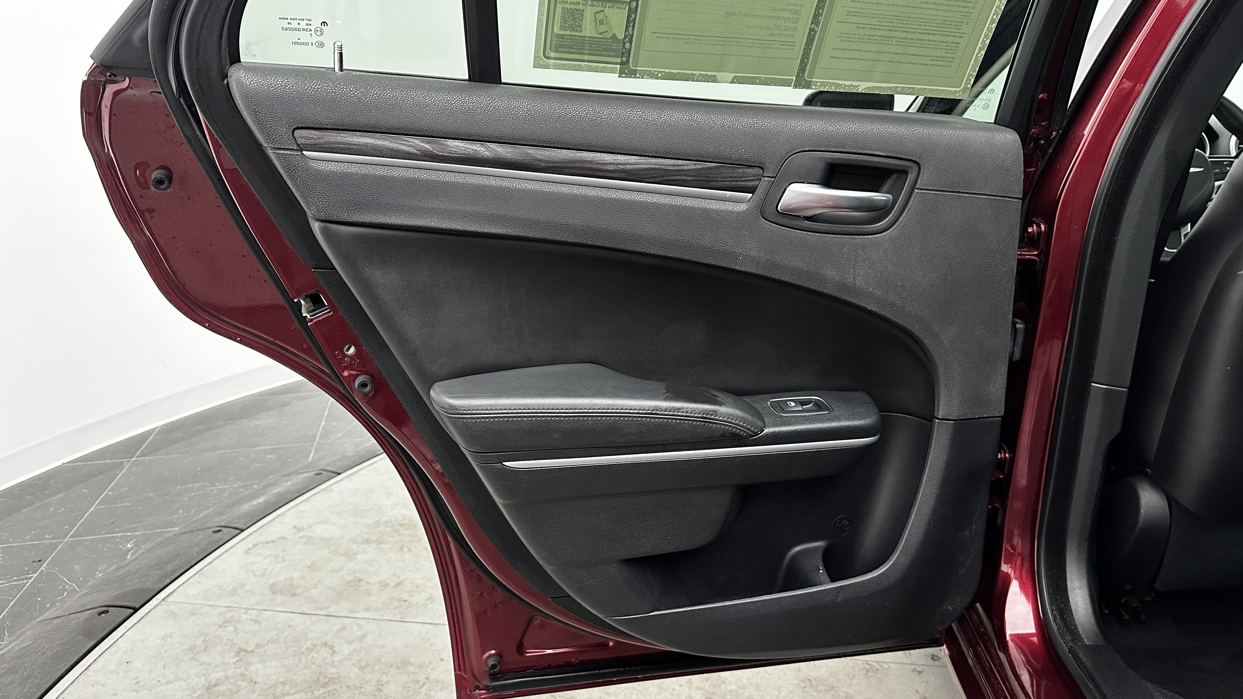 Used 2018 Chrysler 300 Touring L image 23