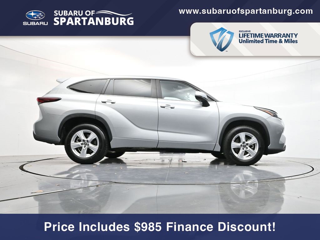 Used 2024 Toyota Highlander LE image 31