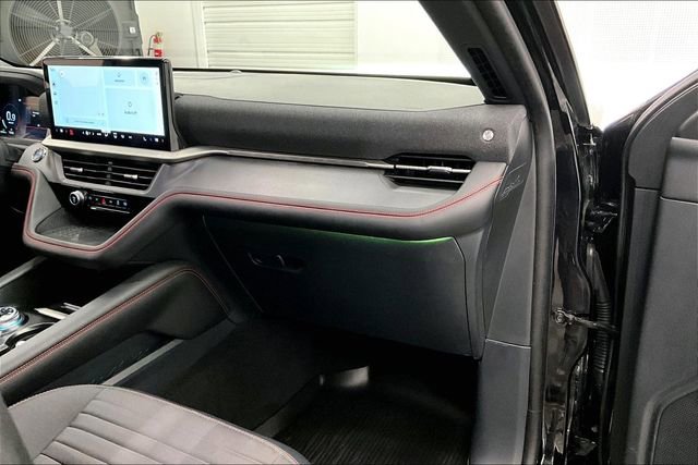 Used 2025 Ford Explorer ST-Line w/ Premium Package image 17