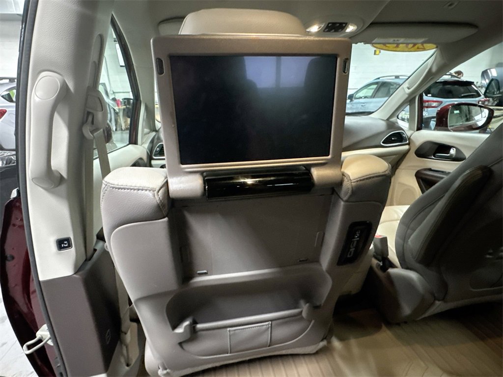 Used 2019 Chrysler Pacifica Touring-L Plus image 25