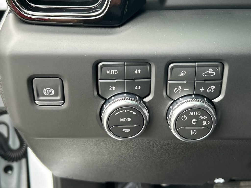 Used 2026 GMC Sierra 1500 AT4 w/ AT4 Premium Package AWD/4WD image 18