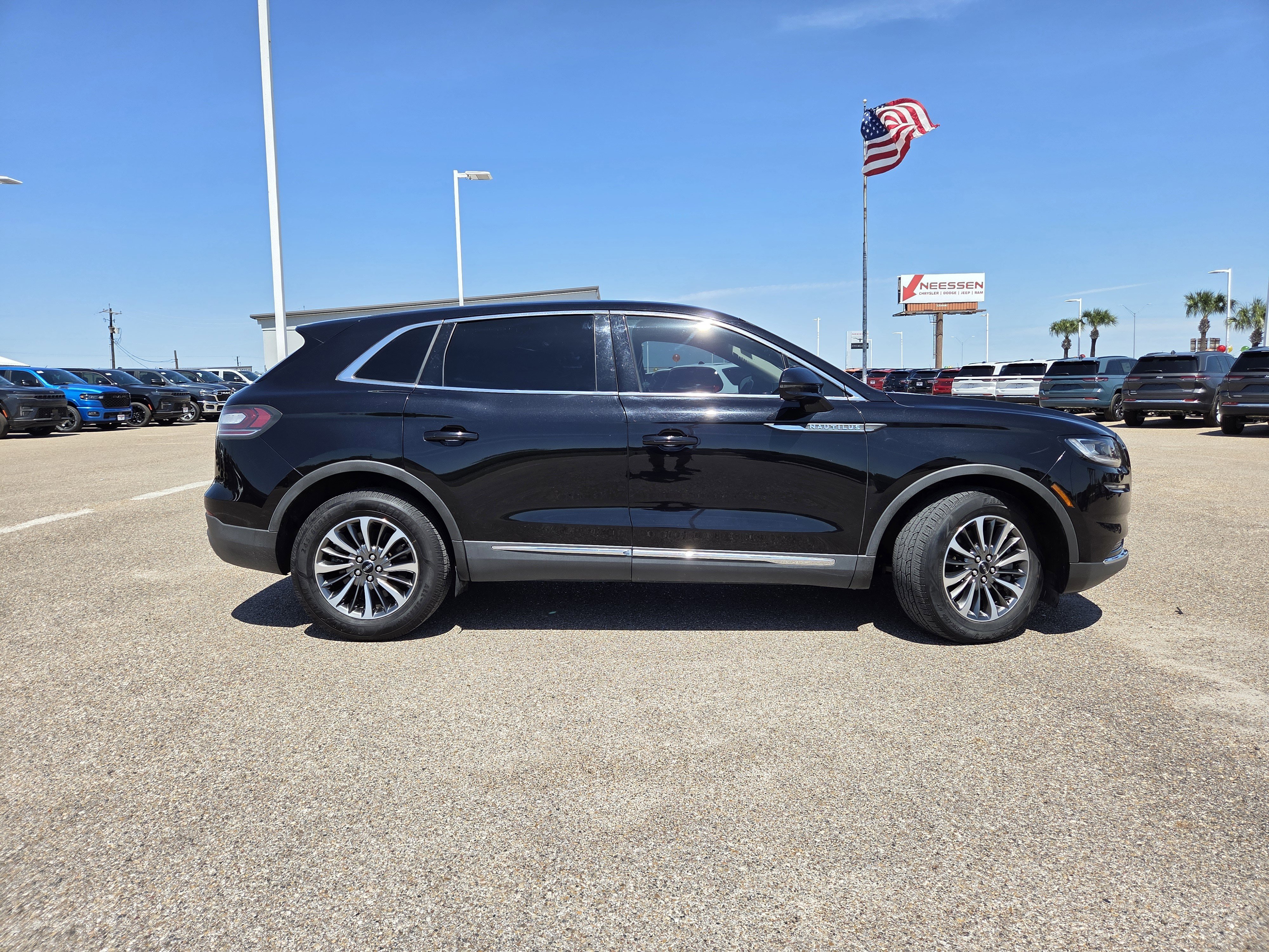 Used 2022 Lincoln Nautilus Reserve AWD/4WD image 8