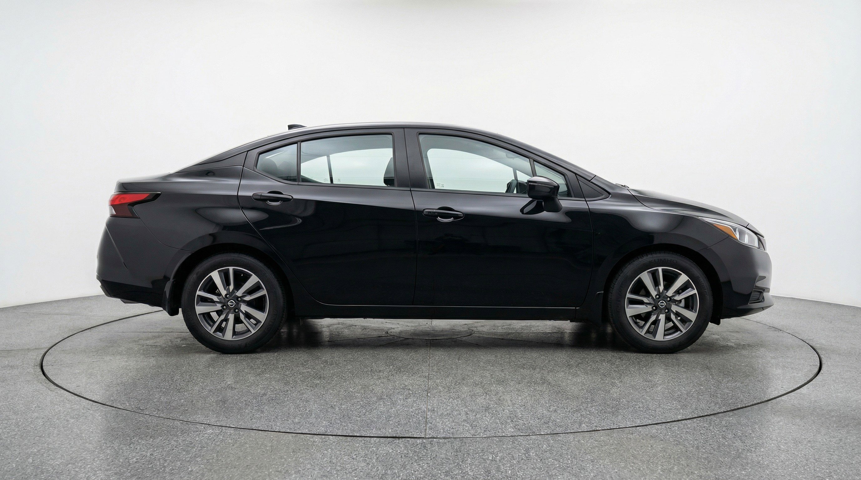Used 2025 Nissan Versa SV FWD image 11