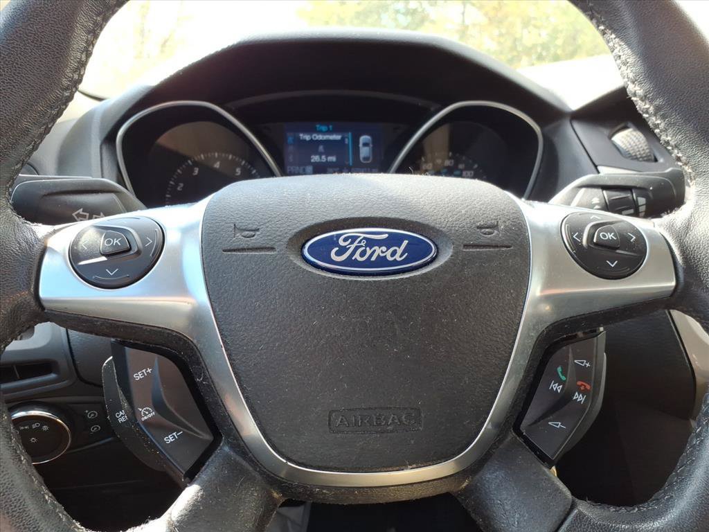 Used 2012 Ford Focus SEL w/ SEL/Titanium Winter Pkg FWD image 18