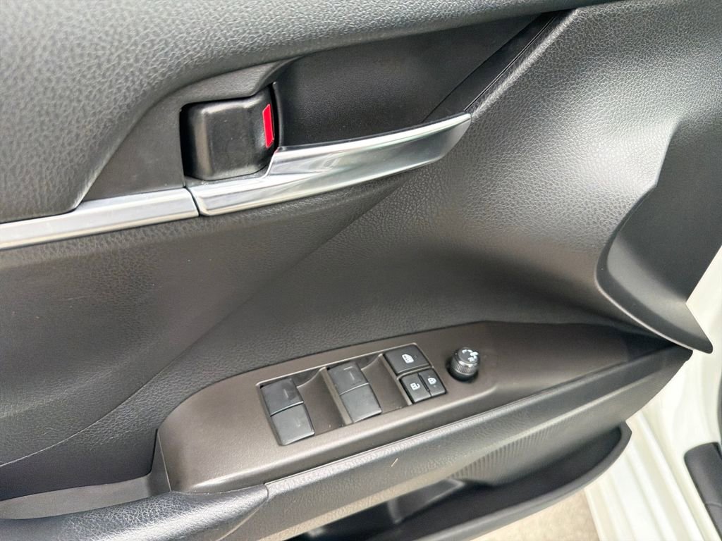Used 2022 Toyota Camry SE w/ Convenience Package image 17