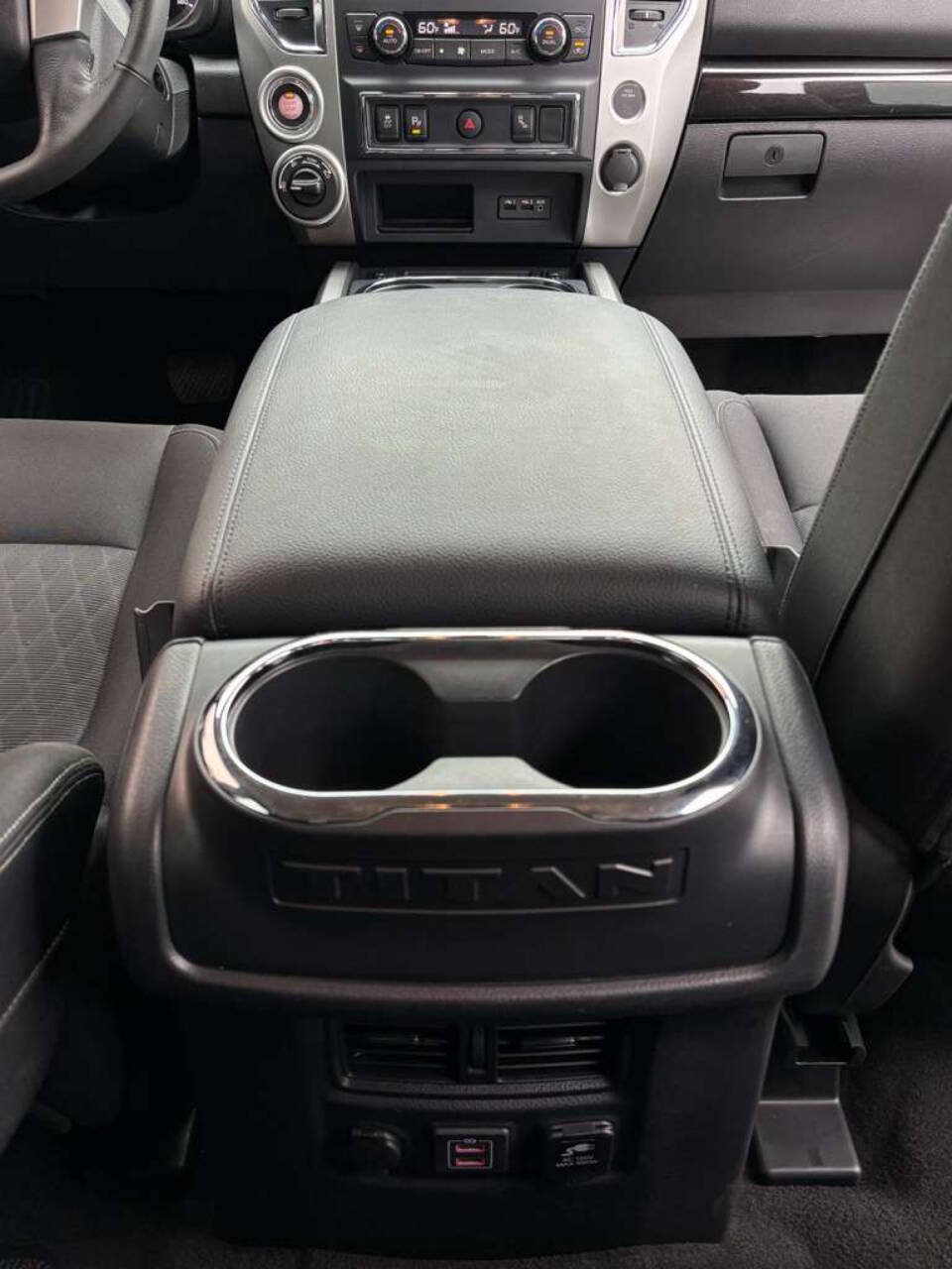 Used 2019 Nissan Titan SV w/ SV Convenience Package AWD/4WD image 23