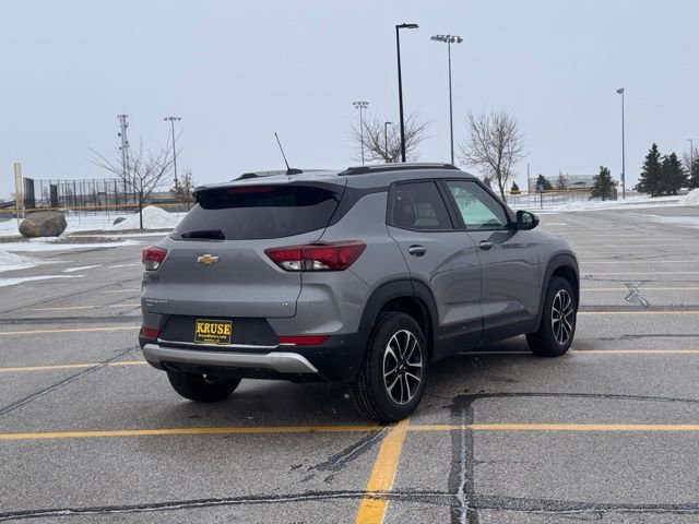 Used 2024 Chevrolet TrailBlazer LT w/ LT Cold Weather Package image 3