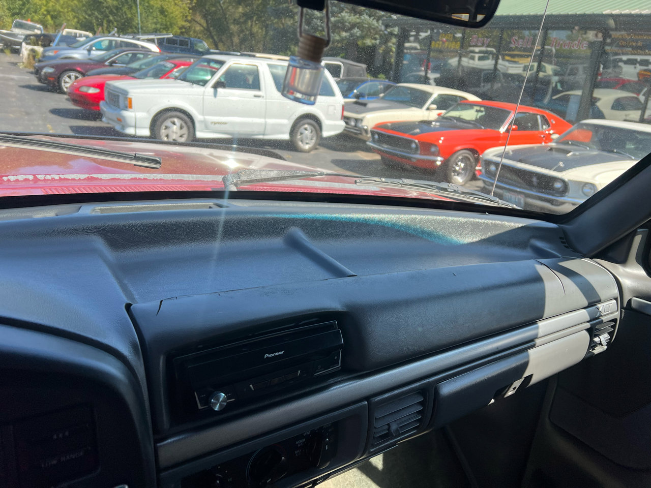 Used 1993 Ford Bronco XLT image 10