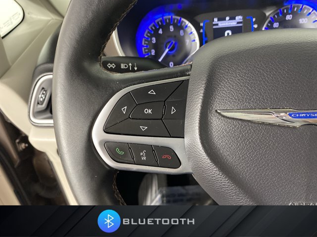 Used 2017 Chrysler Pacifica Touring-L w/ Tire & Wheel Group FWD image 22