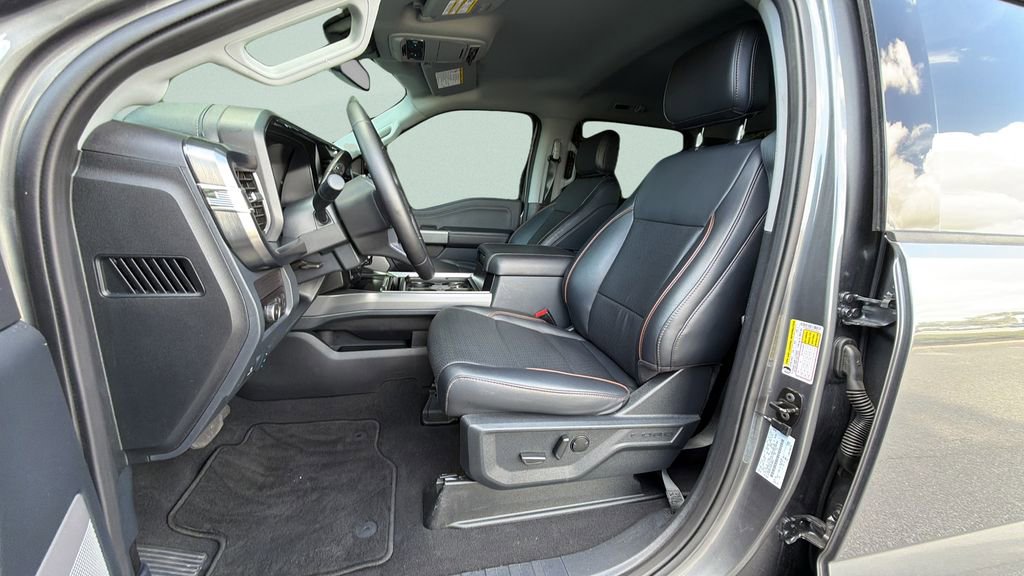 Used 2025 Ford F250 Lariat w/ Black Appearance Package image 5