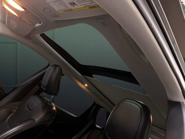 Used 2019 Jeep Cherokee Trailhawk image 24