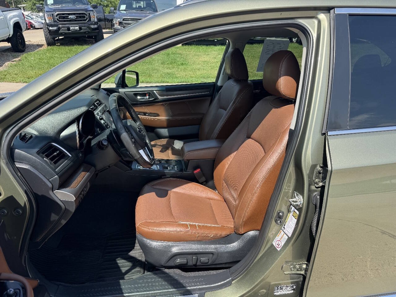 Used 2017 Subaru Outback 3.6R Touring w/ Popular Package #5A AWD/4WD image 11