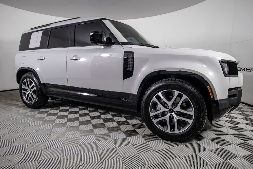 Used 2026 Land Rover Defender 110 X-Dynamic SE AWD/4WD image 2