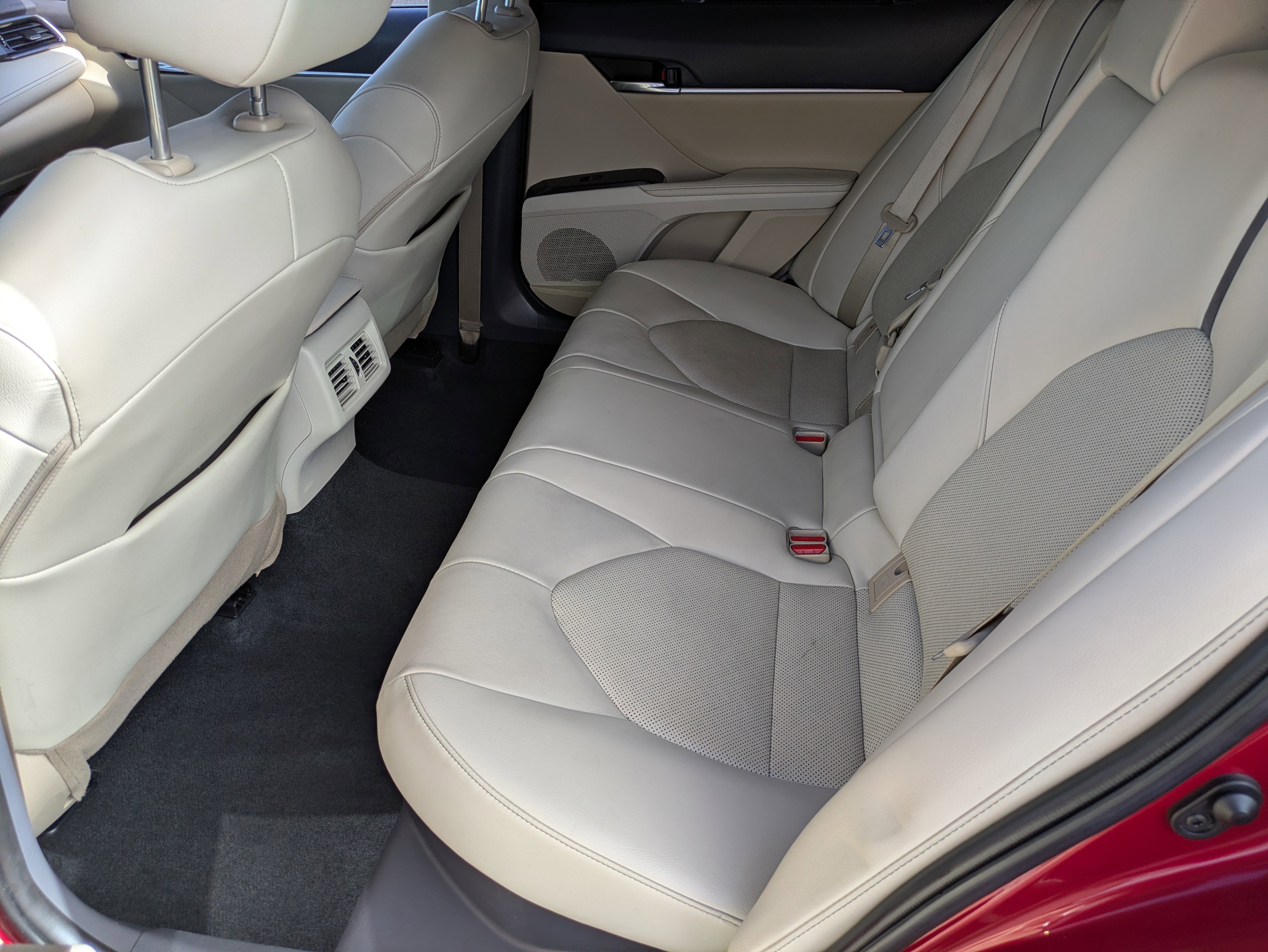 Used 2022 Toyota Camry XLE image 14