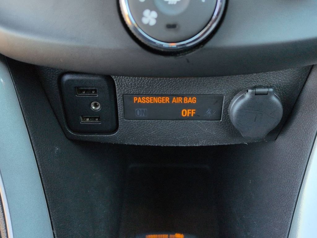 Used 2022 Chevrolet Trax LT w/ LT Convenience Package image 32