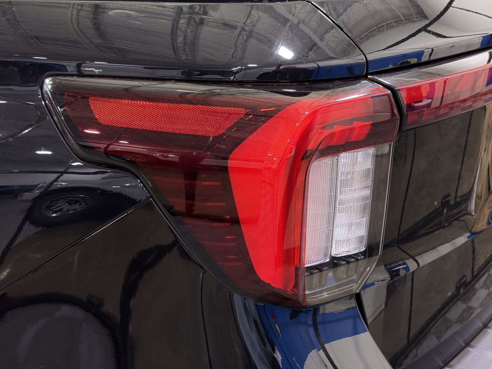 New 2026 Ford Explorer ST-Line w/ ST-Line Street Pack AWD/4WD image 16