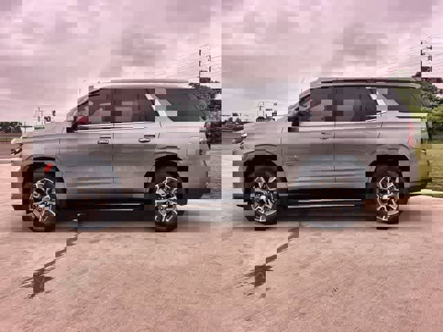 Used 2023 Chevrolet Tahoe LT w/ Luxury Package AWD/4WD image 4