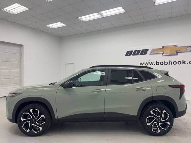 Used 2024 Chevrolet Trax RS w/ Driver Confidence Package FWD image 4