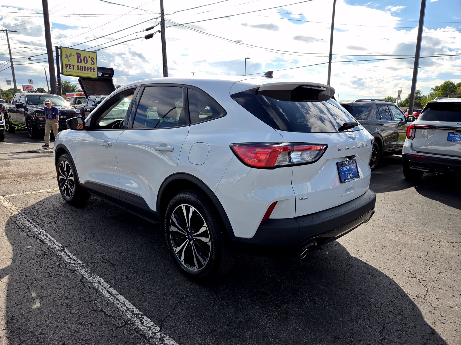 Used 2022 Ford Escape SE w/ SE Sport Appearance Package AWD/4WD image 5