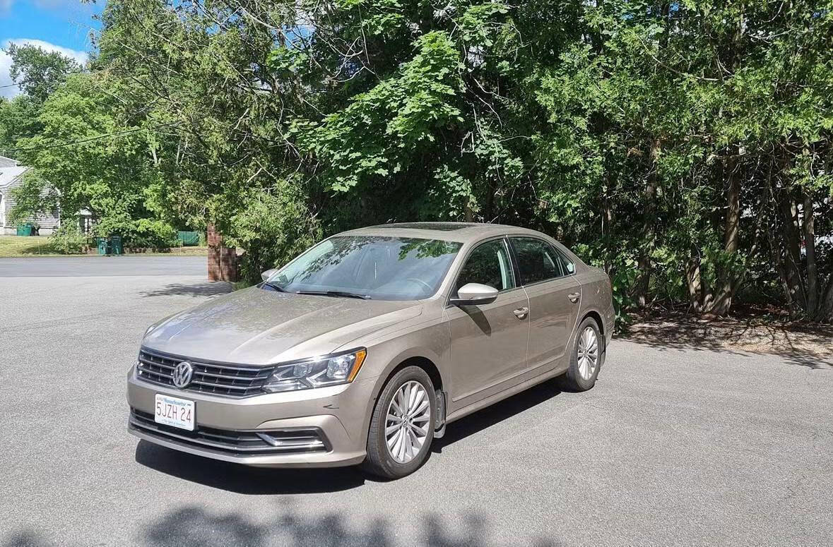 Used 2016 Volkswagen Passat 1.8T SE image 2