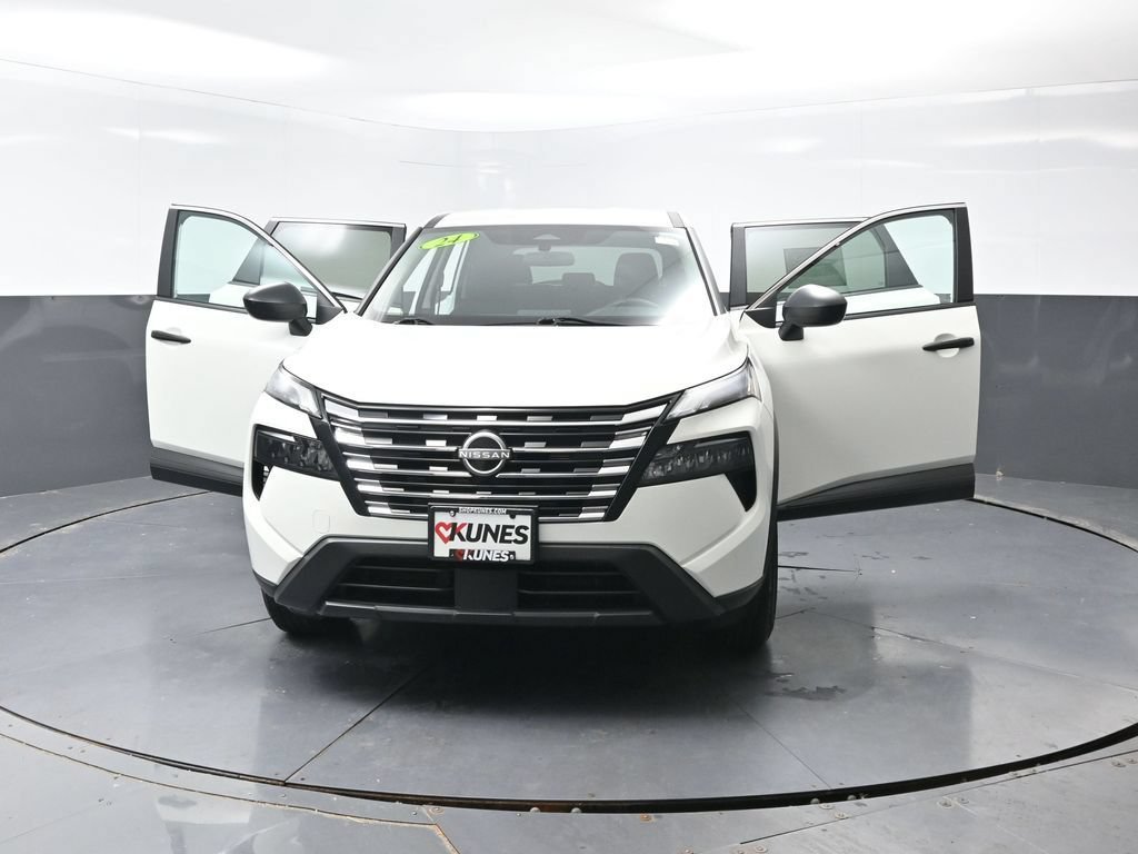 Used 2024 Nissan Rogue S FWD image 56
