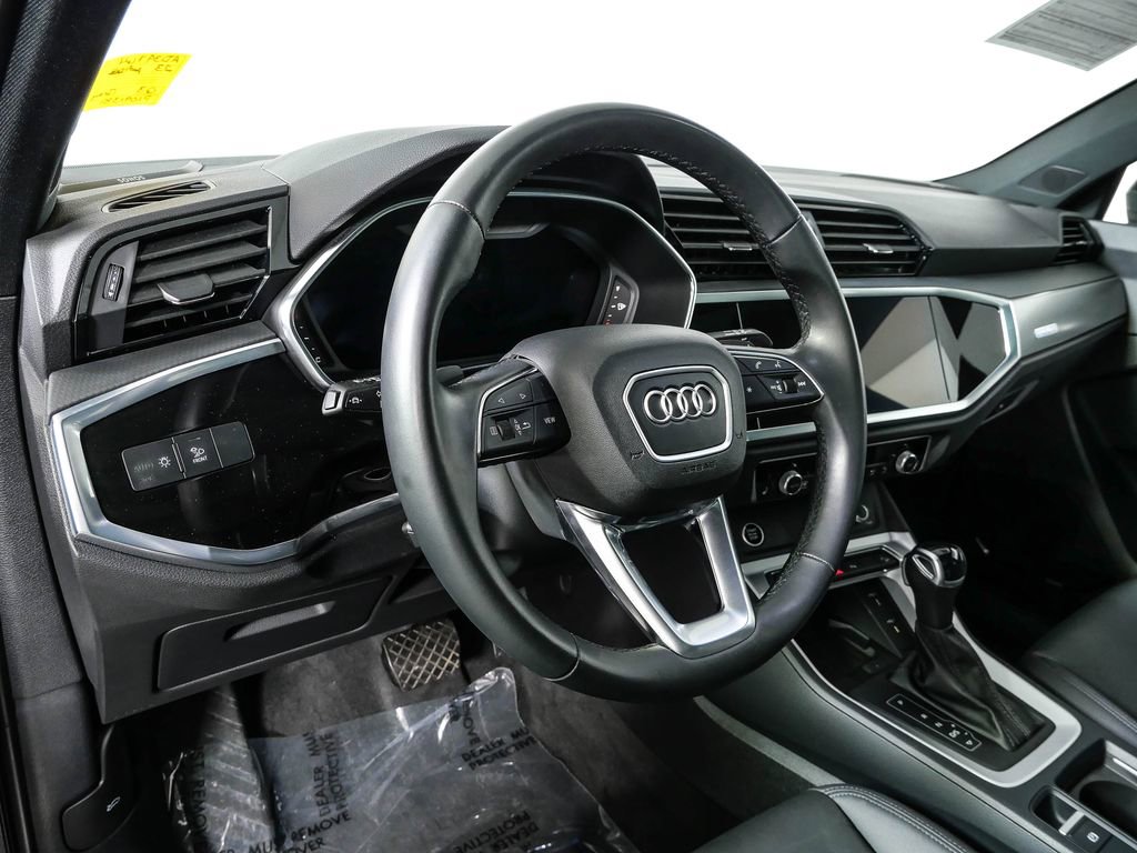 Used 2023 Audi Q3 2.0T Premium Plus w/ Premium Plus Package AWD/4WD image 4