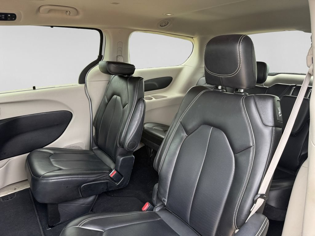 Used 2024 Chrysler Pacifica Touring-L FWD image 37